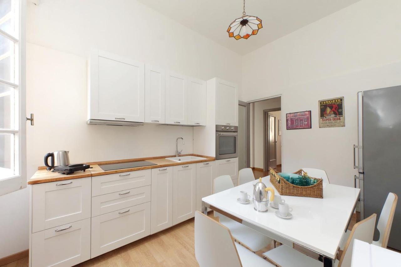 4Bnb - Chinotto Spacious Apartment ローマ エクステリア 写真