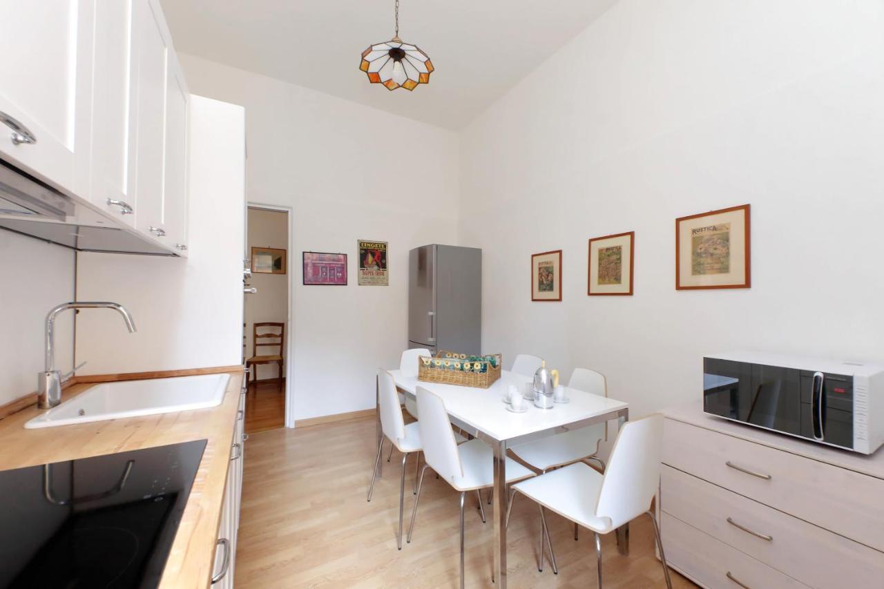 4Bnb - Chinotto Spacious Apartment ローマ エクステリア 写真